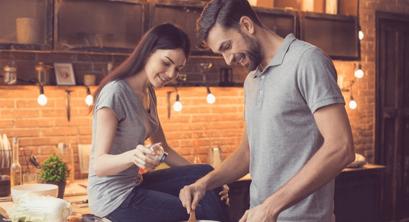 دراسة تحث الزوج على جعل زوجته سعيدة