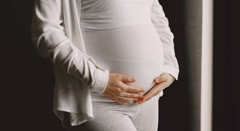 هل الفحص الداخلي للحامل يفتح الرحم 