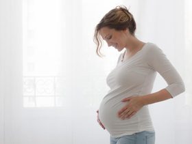 كم يزيد وزن الجنين كل اسبوع في الشهر الثامن