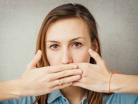 علاج مشكلة حصى اللوزتين لازالة رائحة الفم