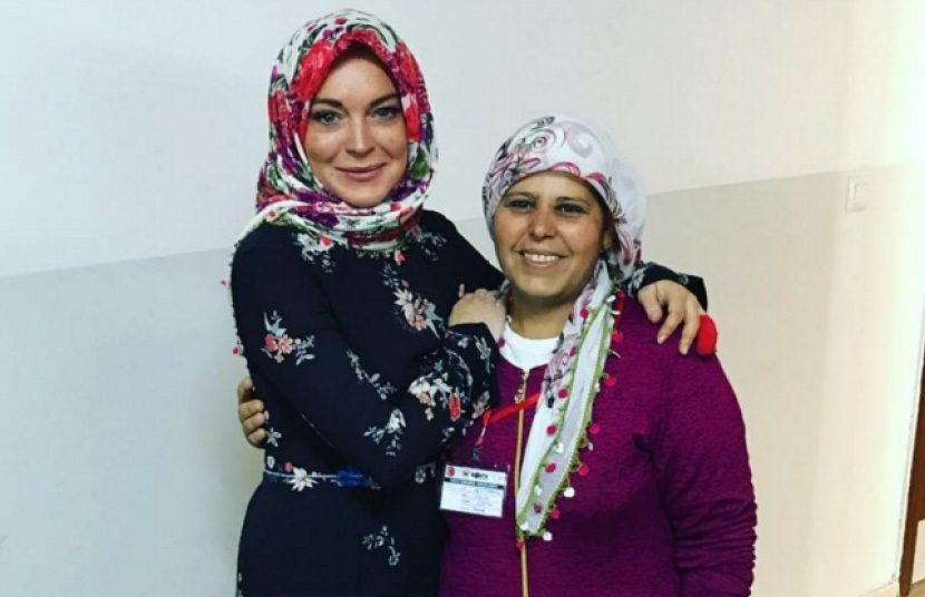 صور نجمات عالمية ارتدين الحجاب