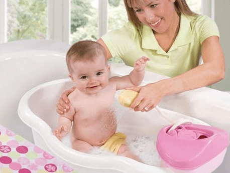 استحمام طفلك مهمة صعبة!