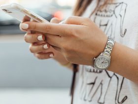 تصميم تطبيقات الهواتف الذكية مجانا مع المواصفات