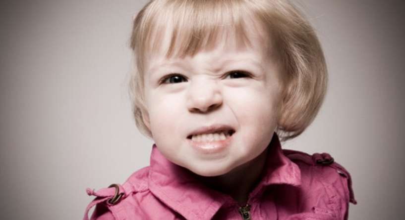 اسباب وعلاج صرير الاسنان عند الاطفال 