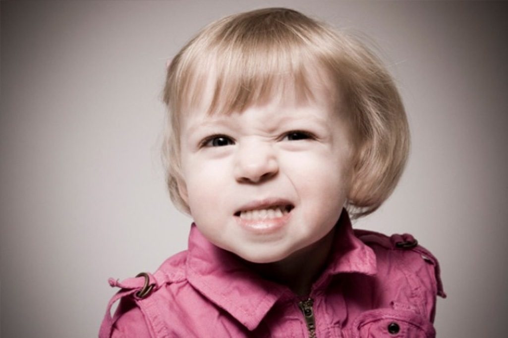 اسباب وعلاج صرير الاسنان عند الاطفال 