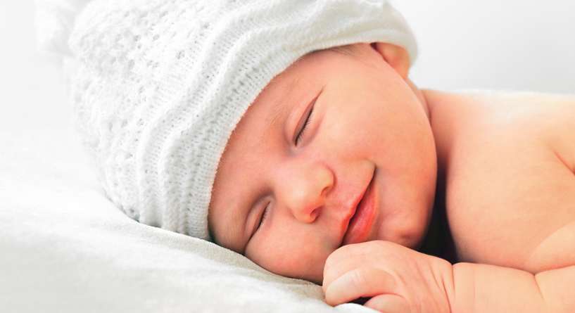 علامات تظهر على طفلك اثناء نومه تشير إلى انه يحلم بك