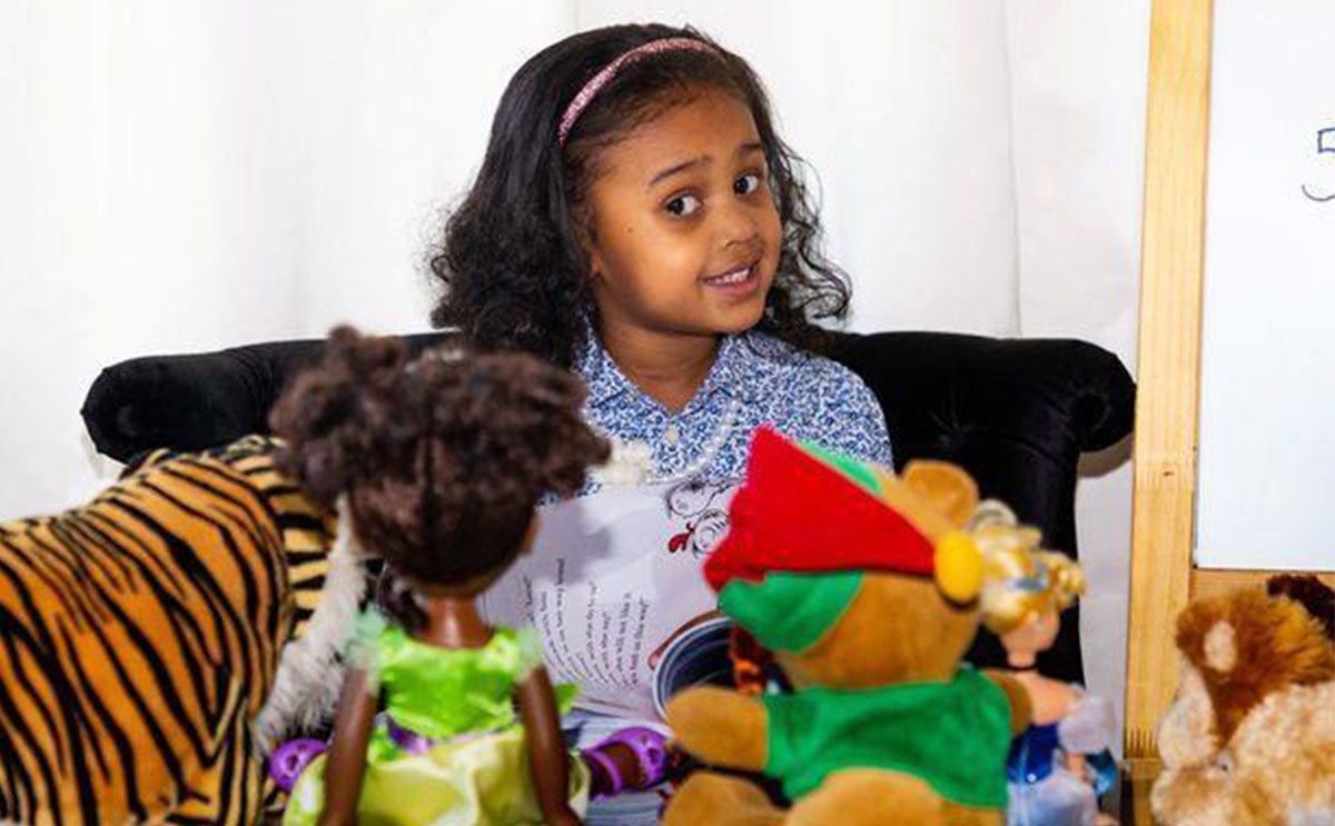 طفلة الـ4 سنوات تدخل مجموعة مينسا للأكثر ذكاء في العالم