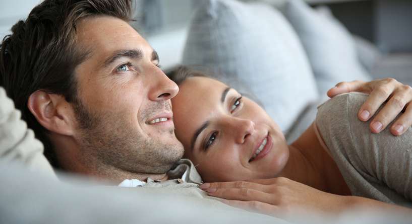 عبارات يحتاج الزوج إلى سماعها منك يوميا