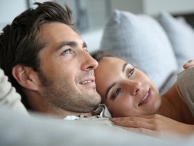 عبارات يحتاج الزوج إلى سماعها منك يوميا