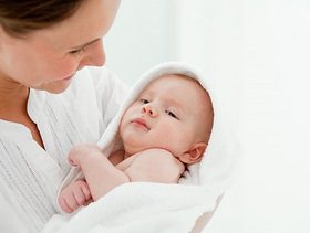 نصيحة لتجفيف جسم الرضيع بعد الإستحمام