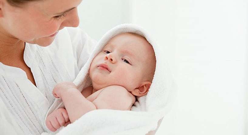 نصيحة لتجفيف جسم الرضيع بعد الإستحمام
