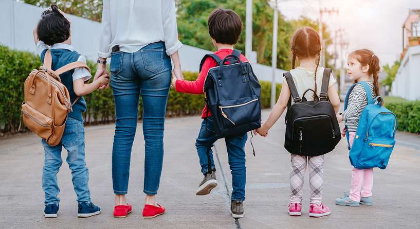 الحياة مع اربعة اطفال في المنزل