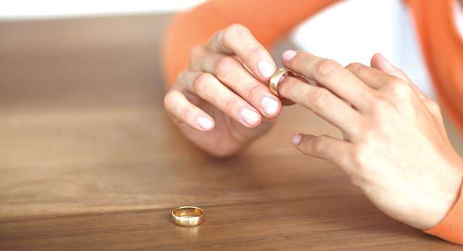 إشارات تنذرك بأن خطيبك ليس زوجك المستقبلي