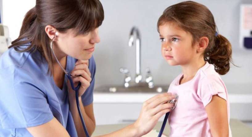 امور يطلب منك طبيب اطفالك ان تتوقفي عن القيام بها على الفور