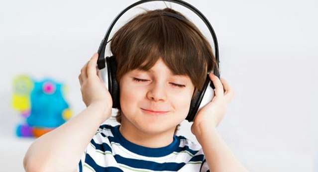 بعض سماعات الأذن المخصصة للأطفال قد تحدث ضرر كبير في السمع