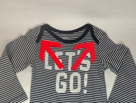 سبب وجود طيات الكتفين على معظم ملابس الأطفال الرضع