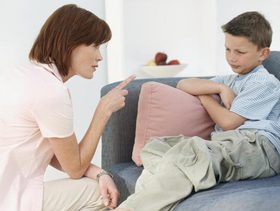 نصائح للتعامل مع الطفل الثرثار والوقح