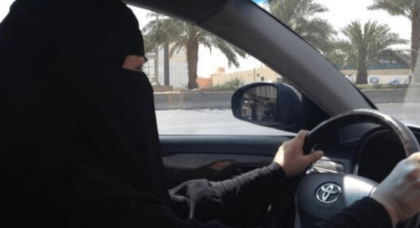مخالفات السعوديات في القيادة وسخرية رجالهم