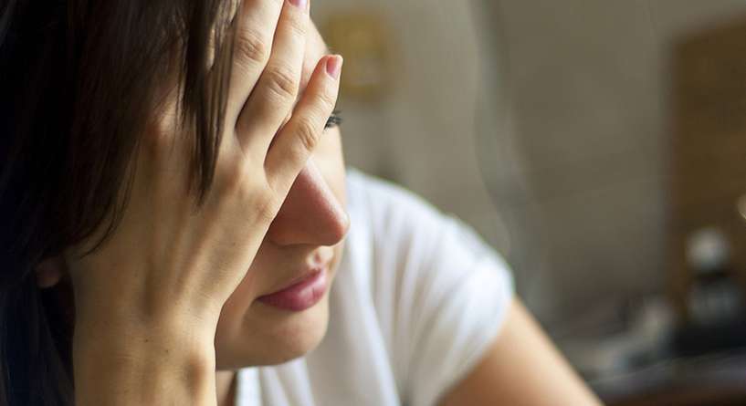 ما اسباب الم في الجانب الايمن من الراس مع العين وعلاجه؟
