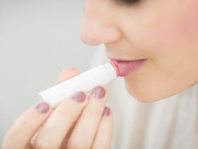 خلطة توريد الشفايف بسرعة وبطرق طبيعية!