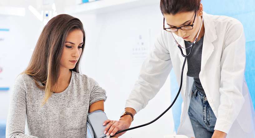 ما هو مستوى الضغط الطبيعي للنساء وما هي اسباب ارتفاعه وانخفاضه؟