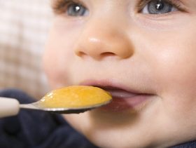 استعداد الاطفال لتناول الاطعمة الصلبة