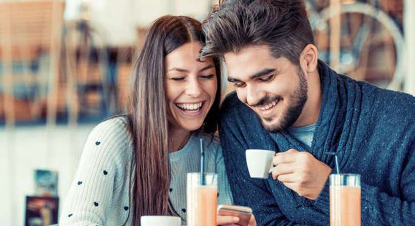 توافق برج الدلو الرجل مع برج الدلو المرأة وشخصية كل منهما