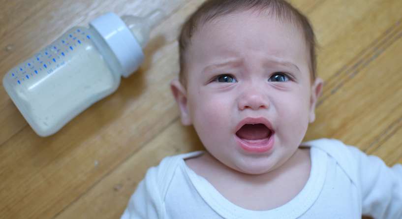 كل كم ساعة يرضع الطفل في الشهر الرابع