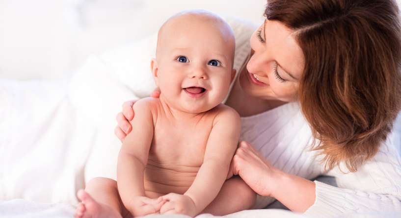 كيف اتعامل مع طفل عمره شهرين
