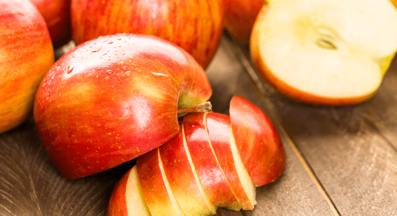 حيل تمنع التفاح من أن يسود بعد التقطيع أو التقشير