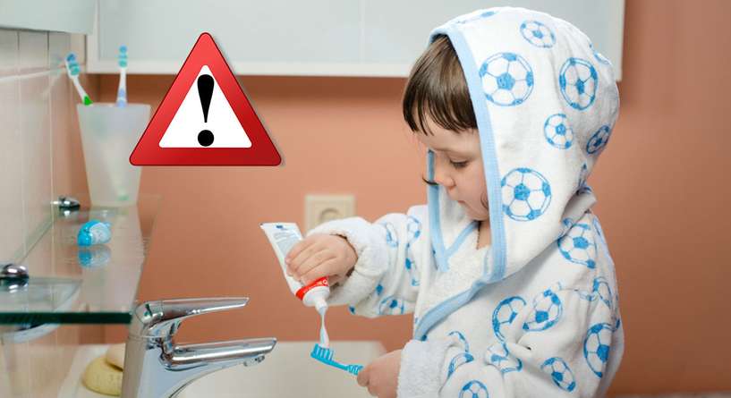 مخاطر اسراف الطفل في استخدام معجون الاسنان