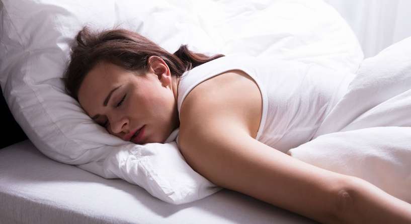 هل النوم بعد الاكل يسبب الكرش