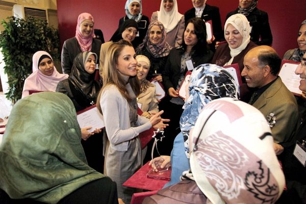 الملكة رانيا العبدالله تكرم الفائزين بجائزة المعلم المتميز للعام 2010