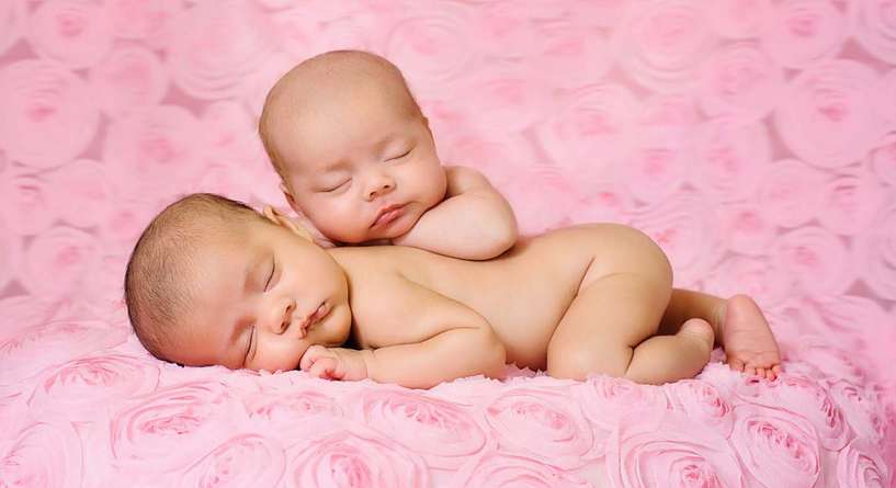 هل يمكن نوم الاطفال على البطن