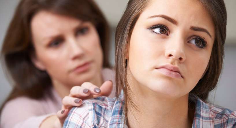 لا تصدّقي هذه المعتقدات الخاطئة فيما يتعلق بتصرفات إبنك المراهق، فهي تزيد الطين بلة!