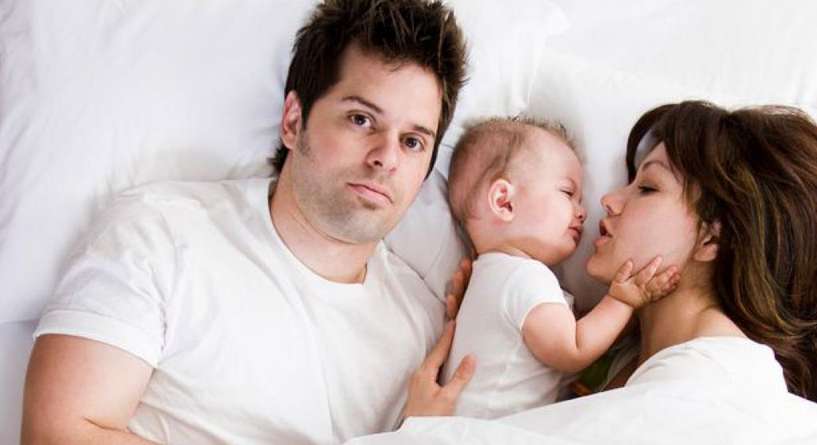 كيفية التعامل مع غيرة الزوج من اهتمام الزوجة بالطفل