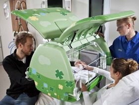 حاضنة تكنولوجية لرعاية الام طفلها