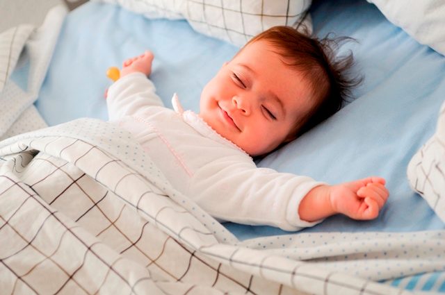 كيف انظم نوم طفلي الرضيع
