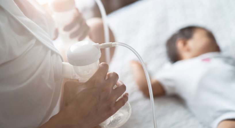 ما هي علامات فساد حليب الام ومتى يصبح مضرا؟