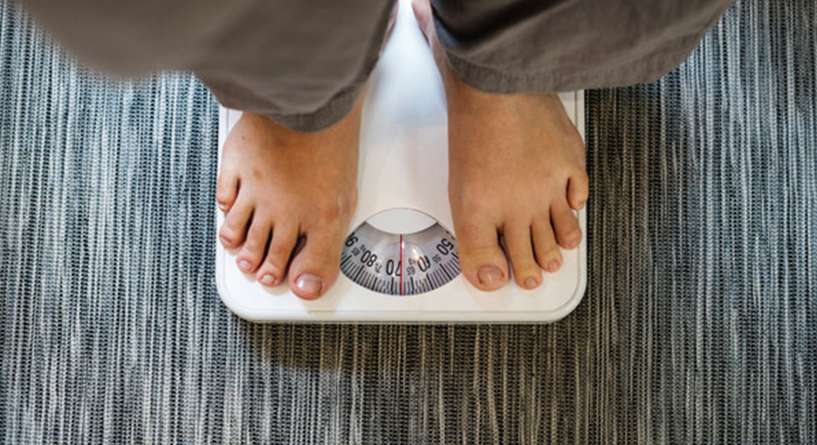 اكتشفي ما الطريقة الصحيحة للوقوف على الميزان وما افضل وقت للقيام بذلك؟