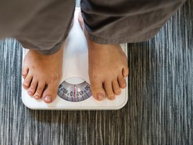 اكتشفي ما الطريقة الصحيحة للوقوف على الميزان وما افضل وقت للقيام بذلك؟