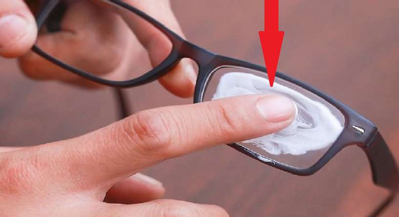 حيلة لإزالة الخدوش عن نظارتك بواسطة مكونات في مطبخك