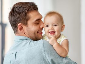 دراسة جديدة تشجع الرجال على ان يصبحوا آباء