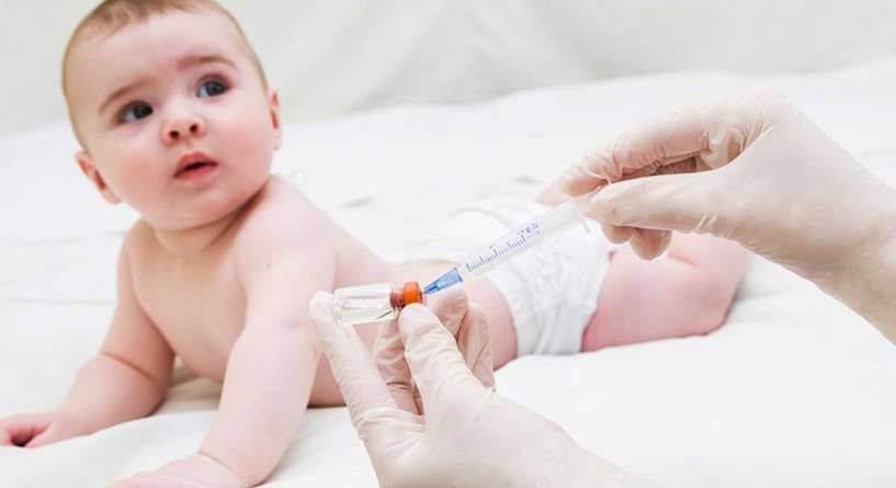 اليك طرق تكميد الطفل بعد التطعيم ونصائح لتخفيف الالم!