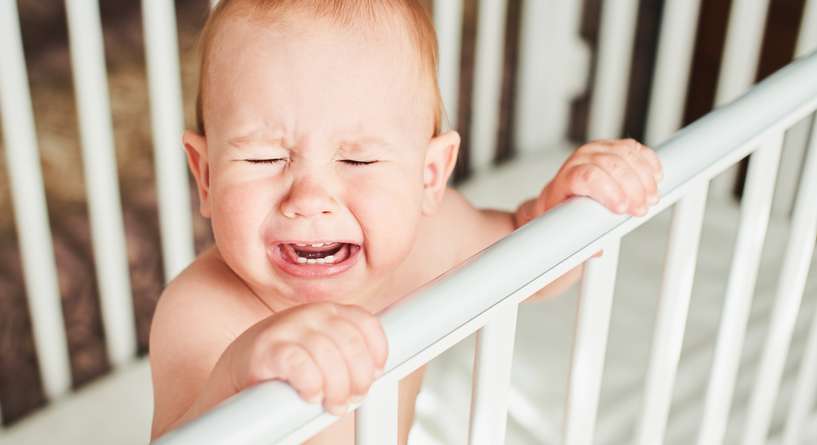 تصرفات شائعة وخطيرة خلال حث الطفل الرضيع على النوم