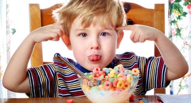 انواع الطعام التي تسبب للاطفال قصور الانتباه وفرط الحركة