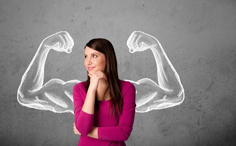 قول مأثور عن قوة المرأة ونهوضها بعد الوقوع