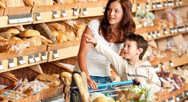نصائح لمساعدة الام على تسوق الغذاء المناسب للاطفال والعائلة