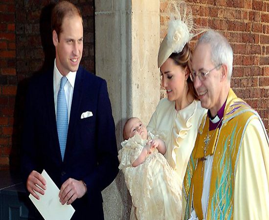 العائلة المالكة البريطانية تحتفل برتبة عماد الأمير جورج| كيت ووليام