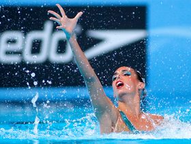 أونا كاربونيل خلال حدث السباحة المتزامن الفردي لبطولة العالم غي يوليو 2013 